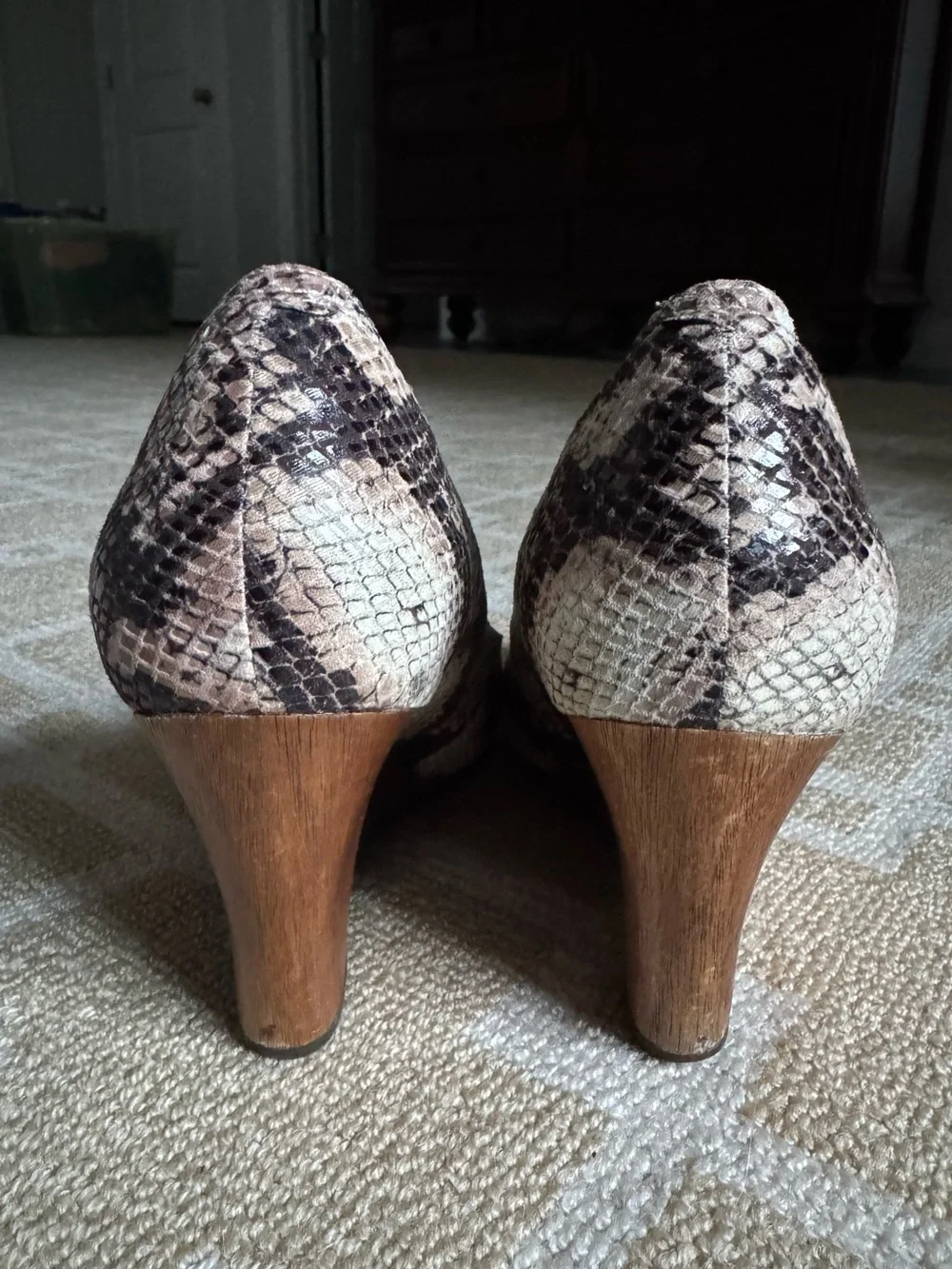 Clarks Snake Print Leather Wood Wedge Pumps Beige Brown Shoes Size 9
